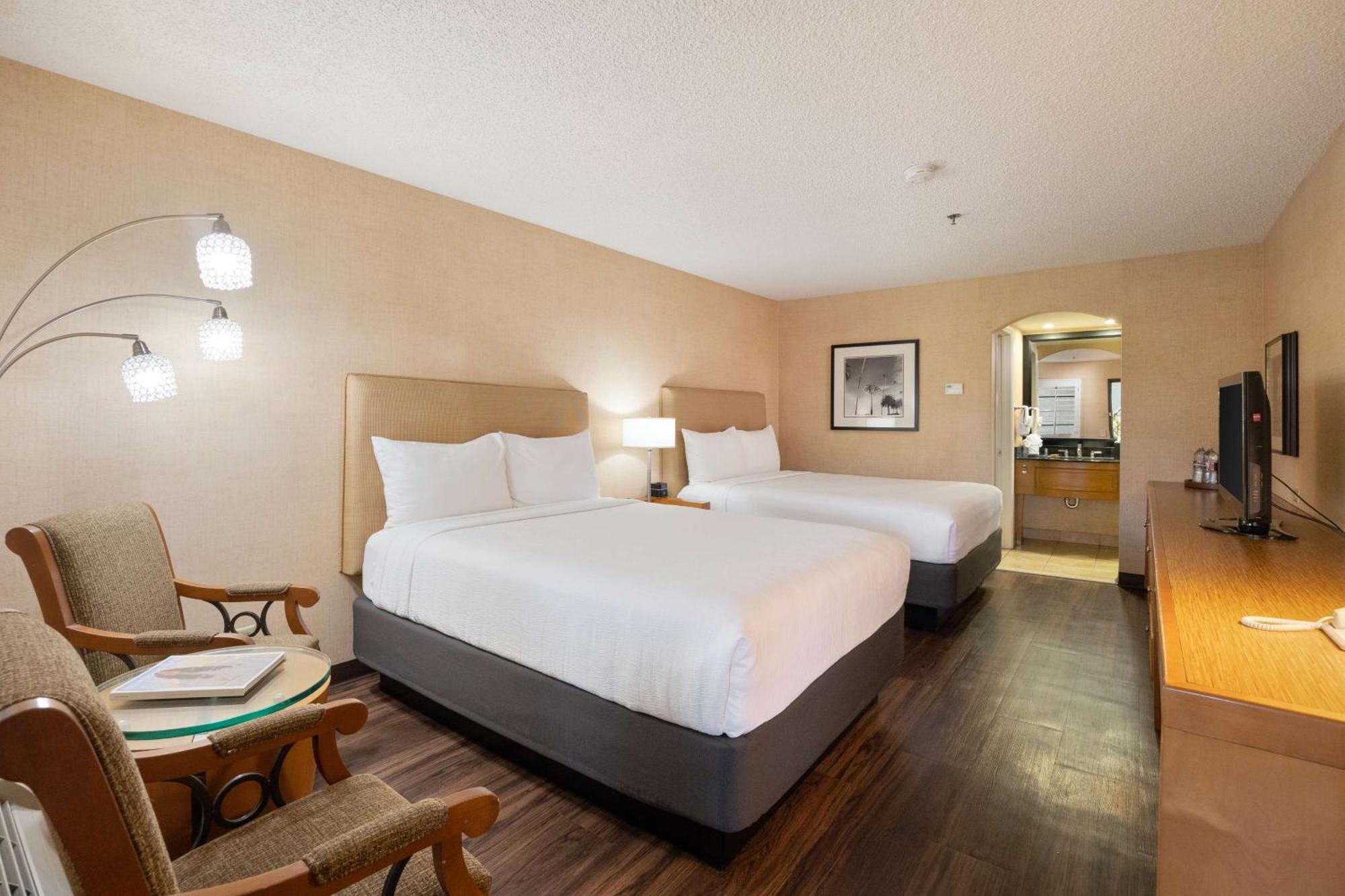 Best Western Plus Las Brisas Hotel Palm Springs Exterior photo