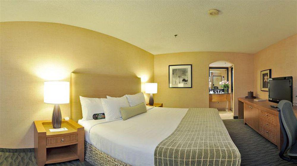 Best Western Plus Las Brisas Hotel Palm Springs Exterior photo